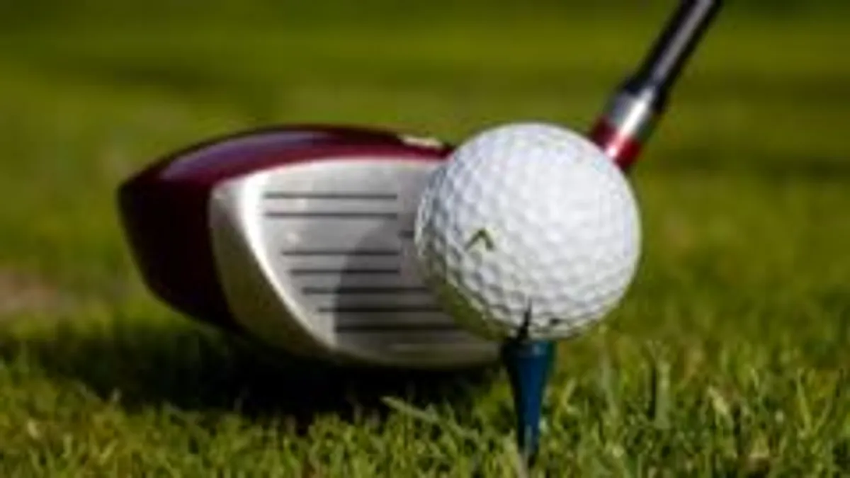 Golf Kontent Kambi Good Good, Mwanamke Kupigwa Chini Katika Tangazo Lake
