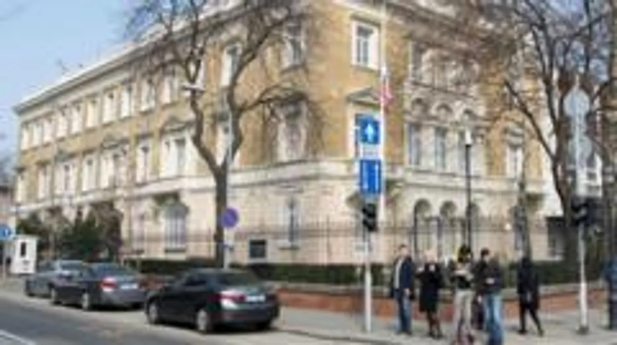Hungary expels 10 Russian diplomats amid worsening ties