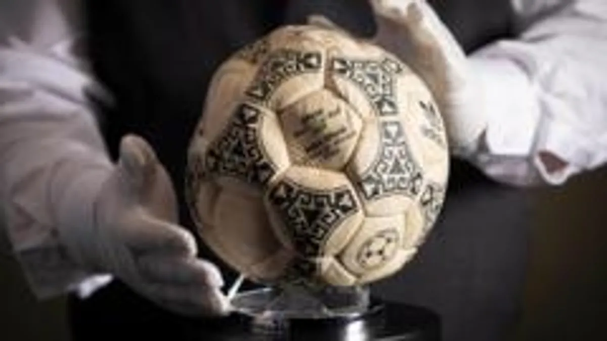 Te Poi o te Ringa o Atua a Maradona Hokona ake mō te £2.5 Miriona