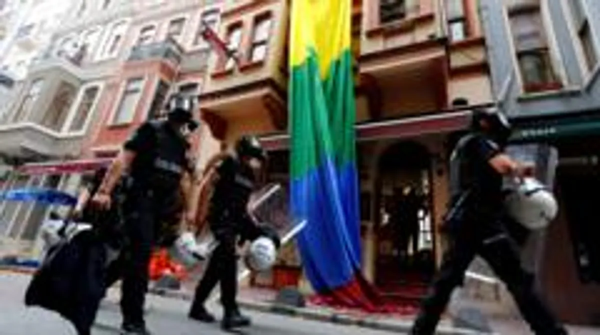 టర్కీలో LGBTQ+ రైడ్లు: 47 మంది నిర్బంధం